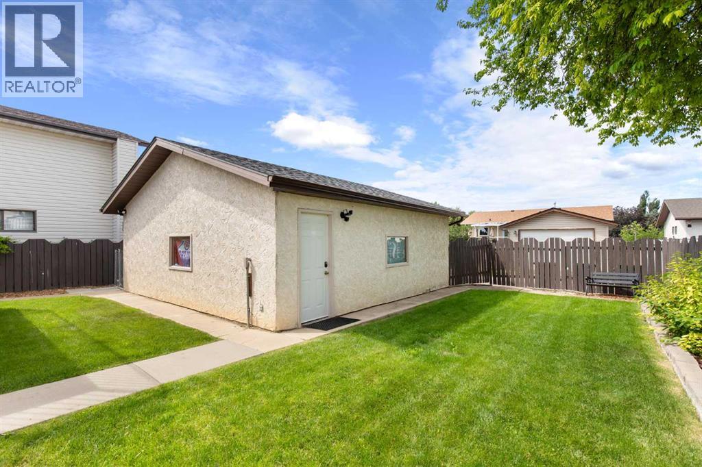 92 Sharpe Crescent SE — photo 36
