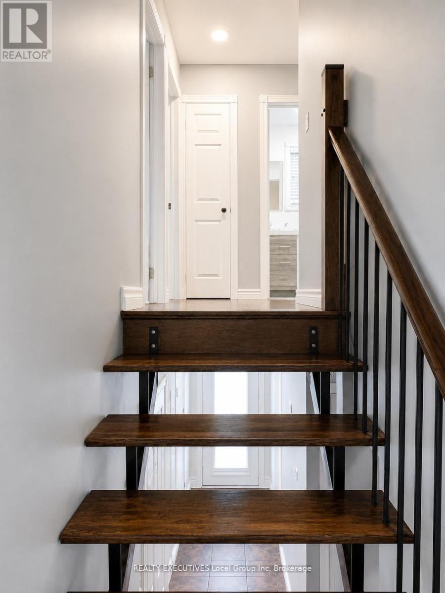 35 NANCY DRIVE - 18