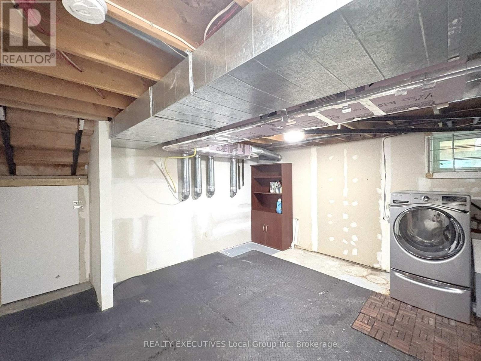 35 NANCY DRIVE - 32
