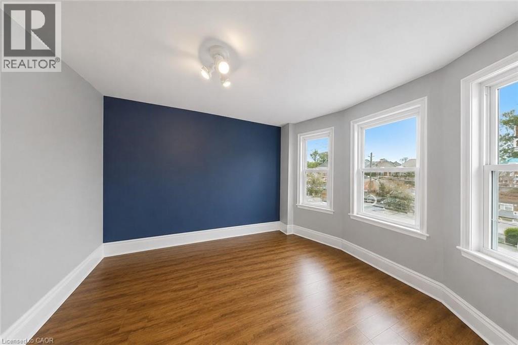 81 CARRICK Avenue - 32