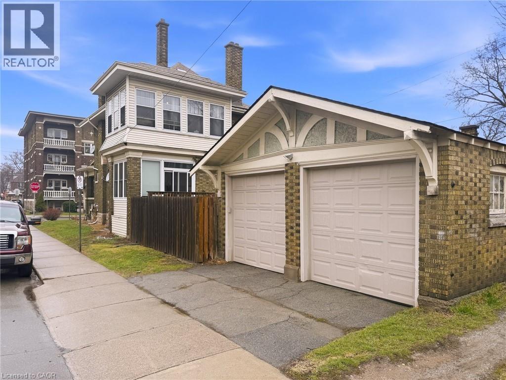 81 CARRICK Avenue - 39