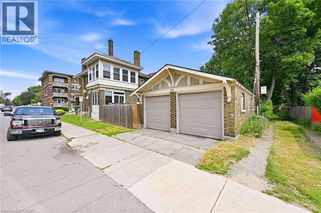 81 CARRICK Avenue - 40