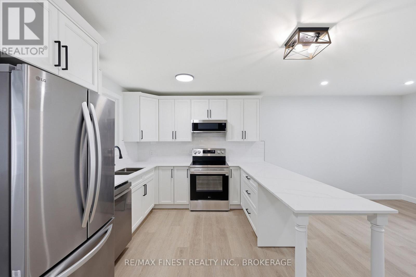 687 WILLIS STREET - 14
