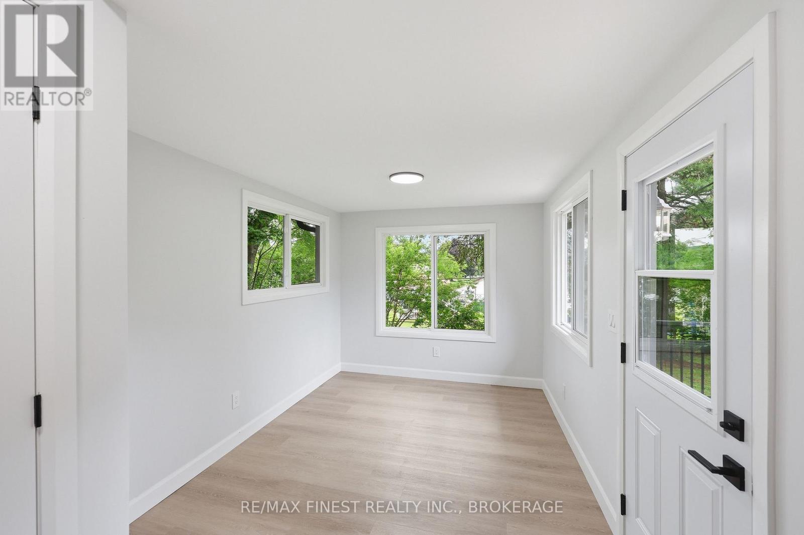 687 WILLIS STREET - 19