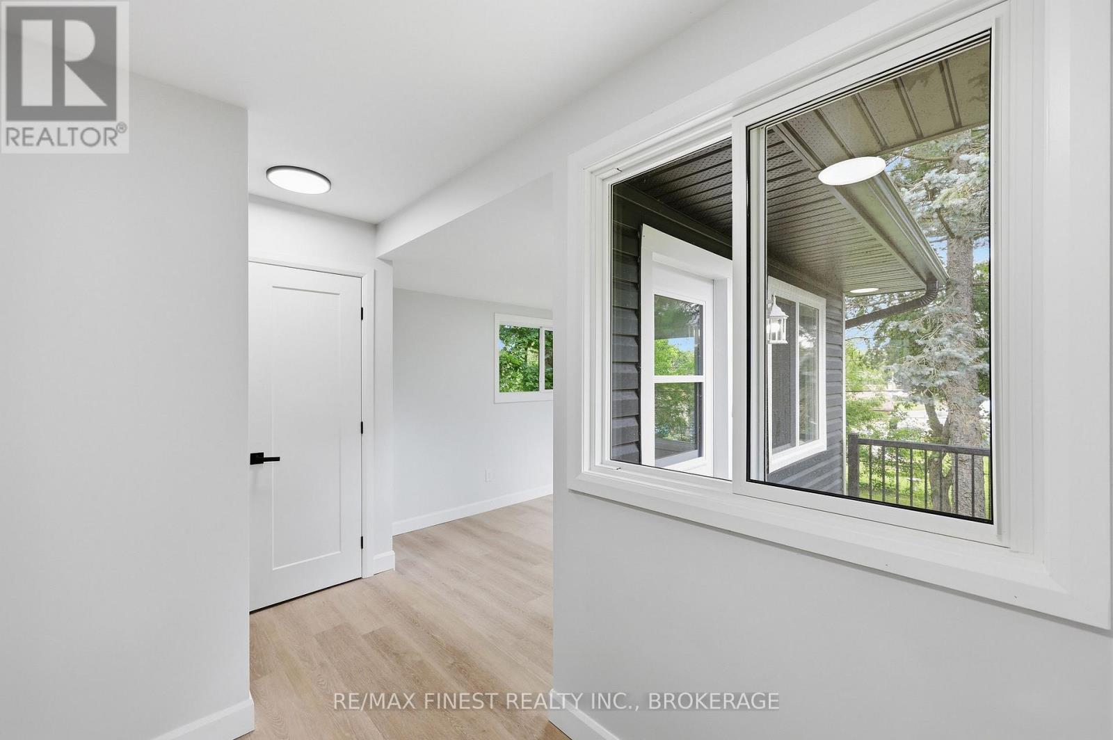 687 WILLIS STREET - 18
