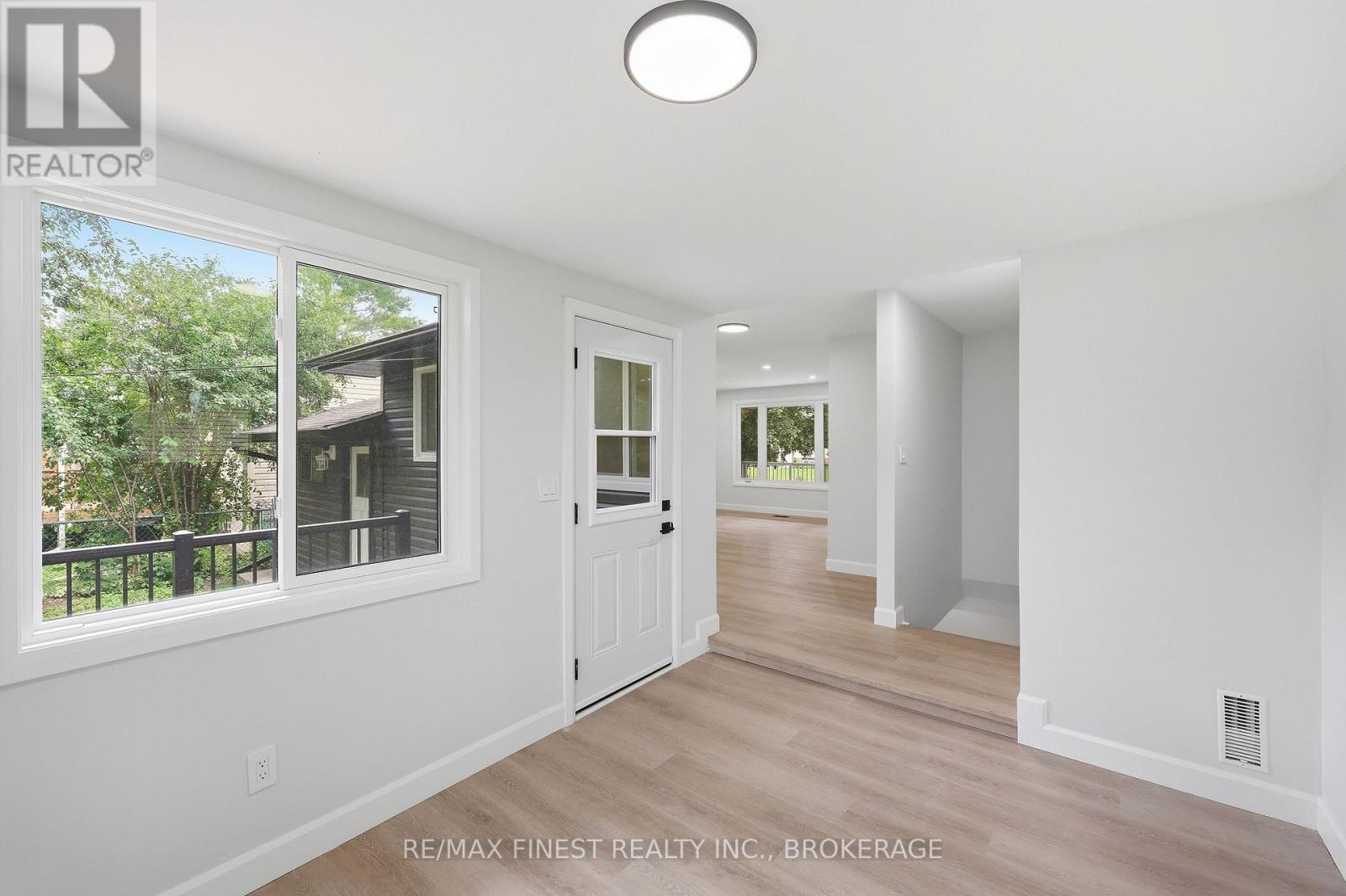 687 WILLIS STREET - 21