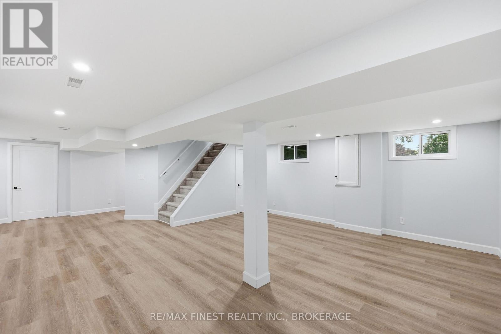 687 WILLIS STREET - 32