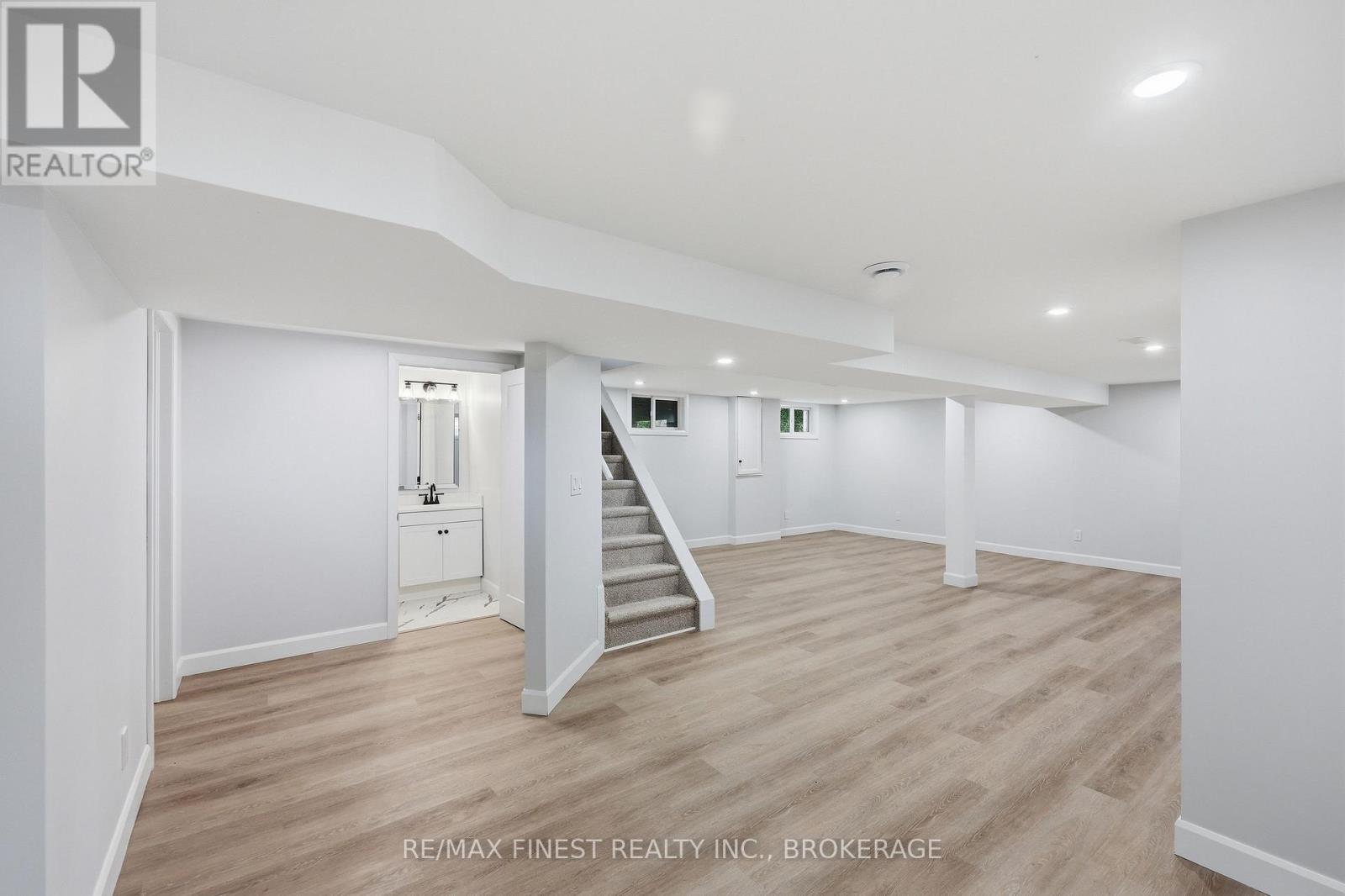 687 WILLIS STREET - 36