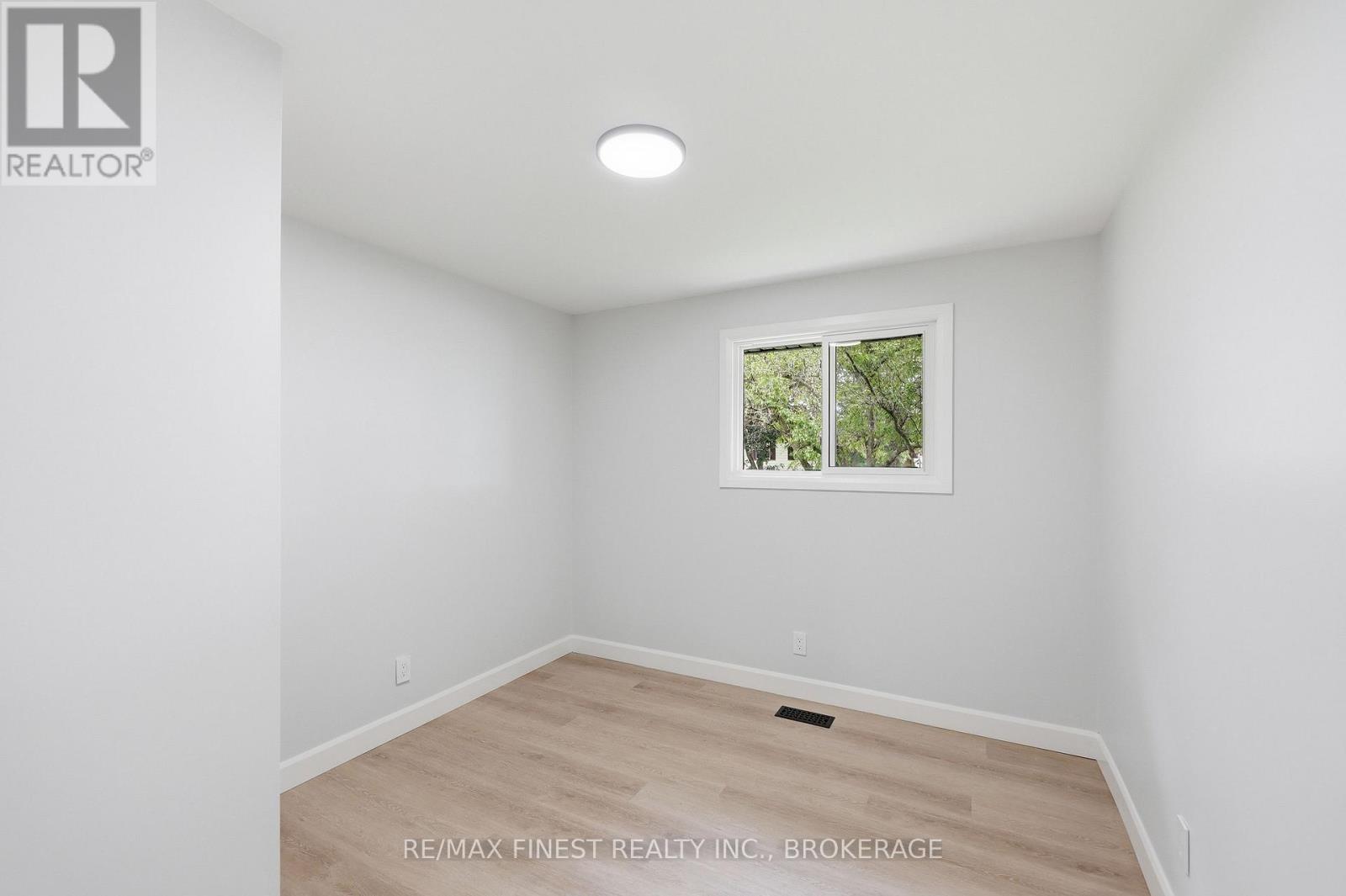 687 WILLIS STREET - 23