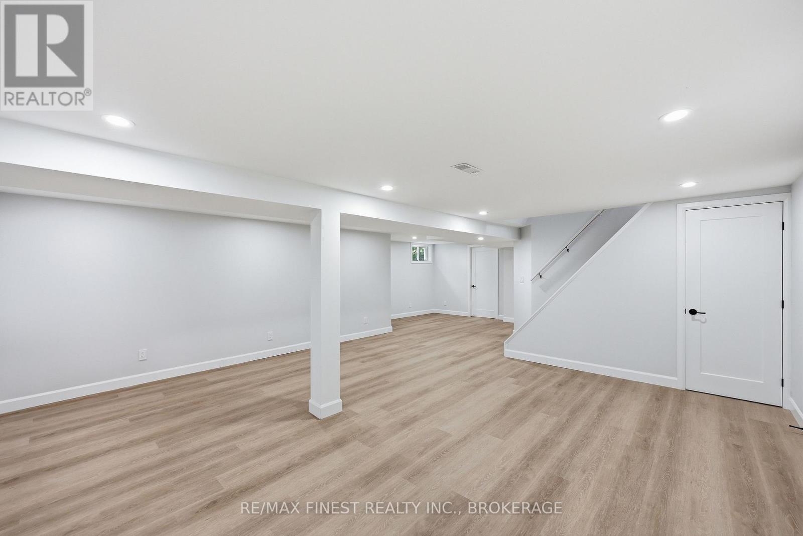 687 WILLIS STREET - 33