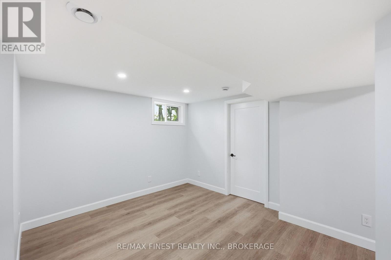 687 WILLIS STREET - 35