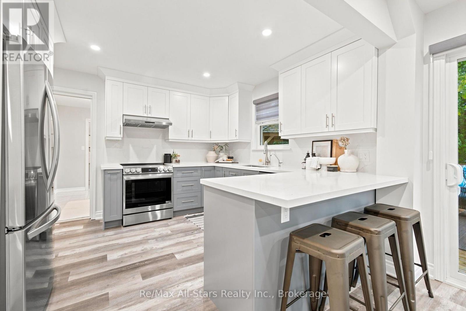 263 UNION AVENUE - 10