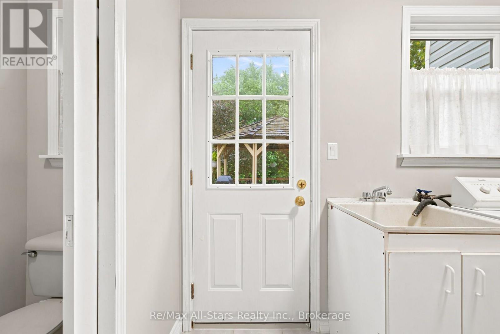 263 UNION AVENUE - 27