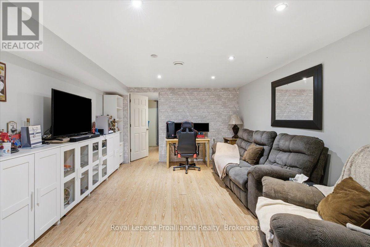 178 RIVERSIDE PARKWAY - 28