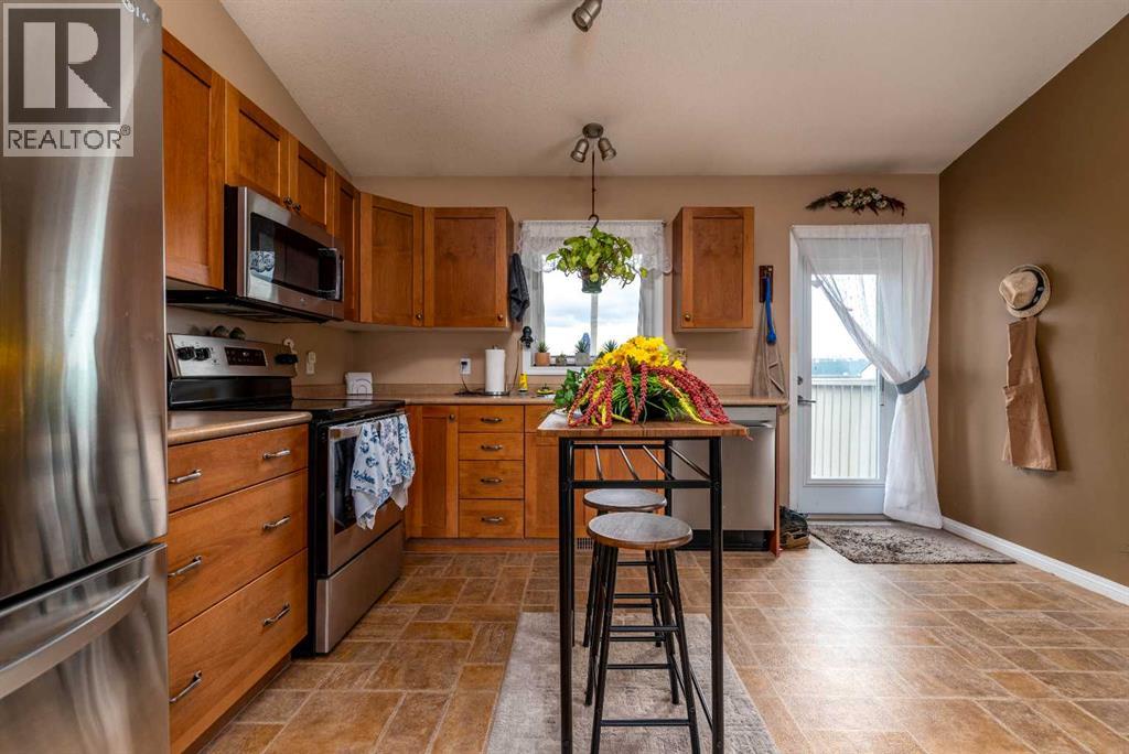 2205 51 Avenue - 8