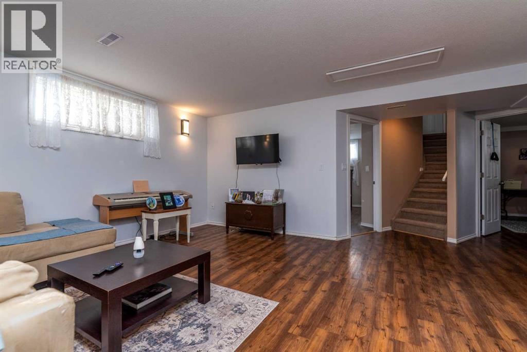 2205 51 Avenue - 17
