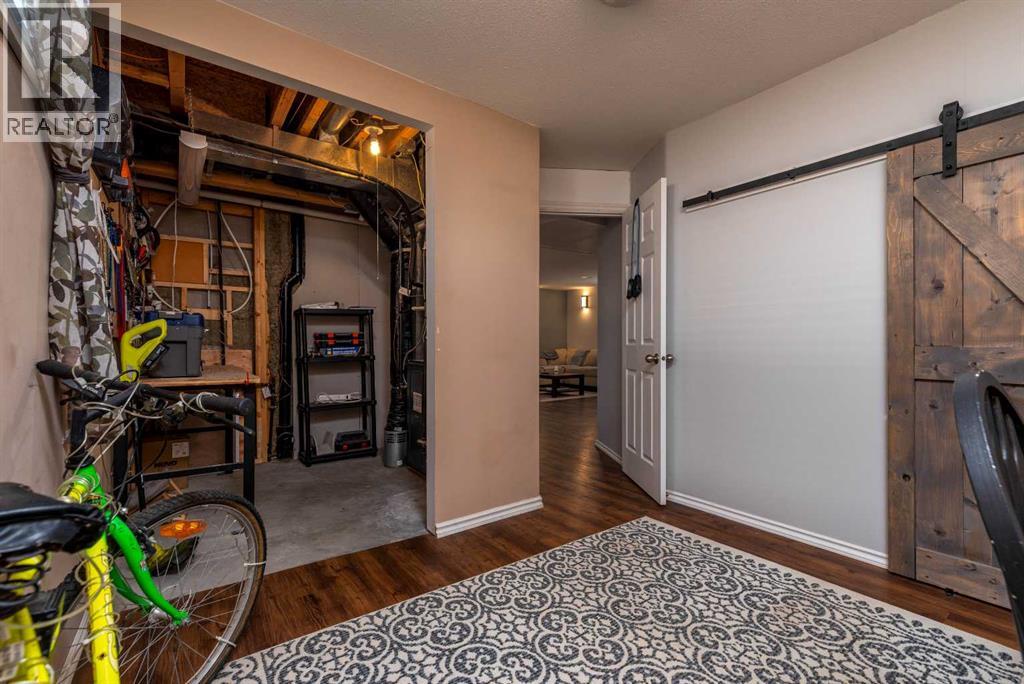 2205 51 Avenue - 21
