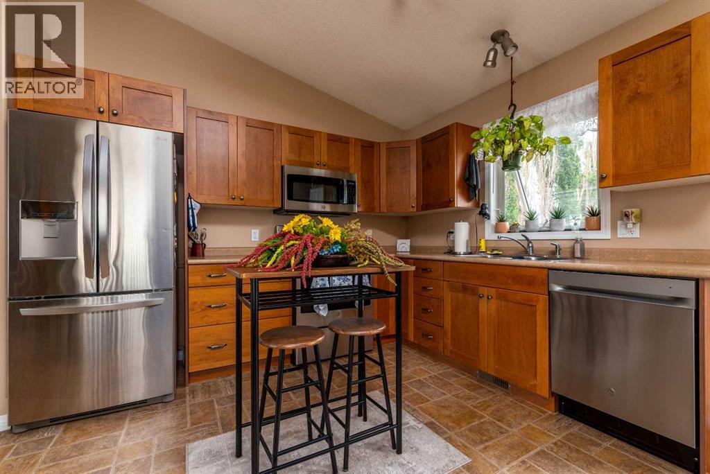 2205 51 Avenue - 10