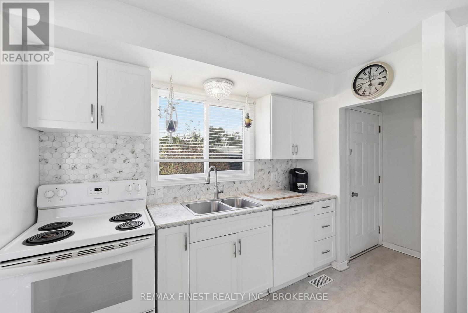 10 SHANE STREET - 27