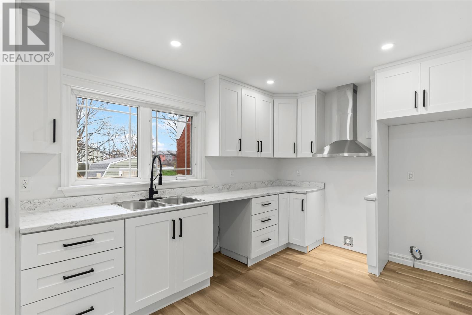 31 Campbell Avenue - 11
