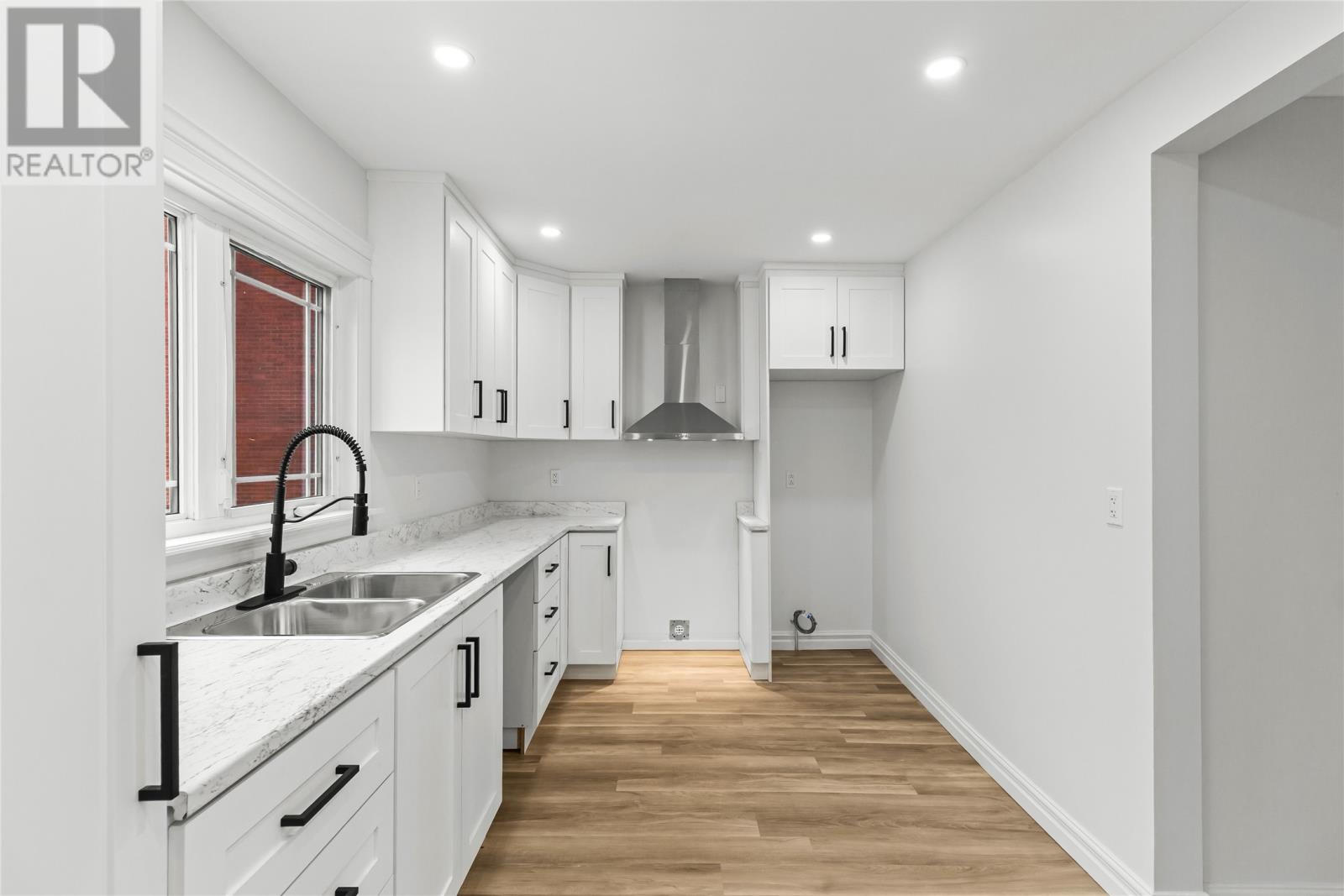 31 Campbell Avenue - 12