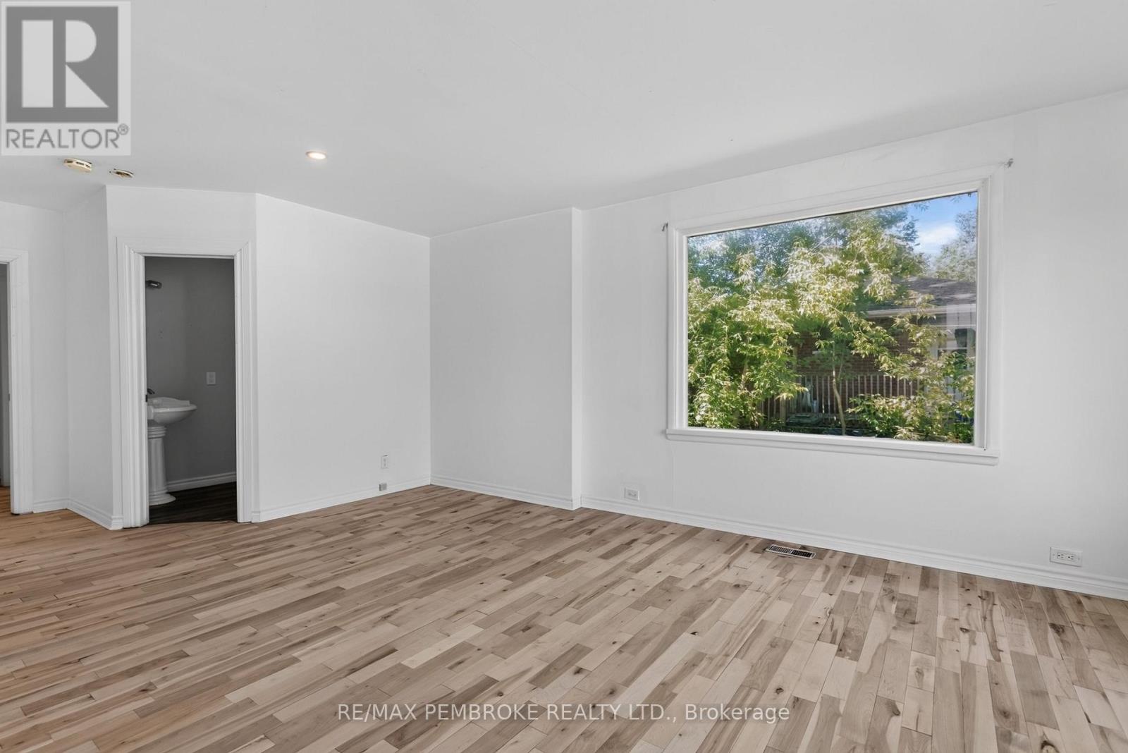 370 CARMODY STREET - 11