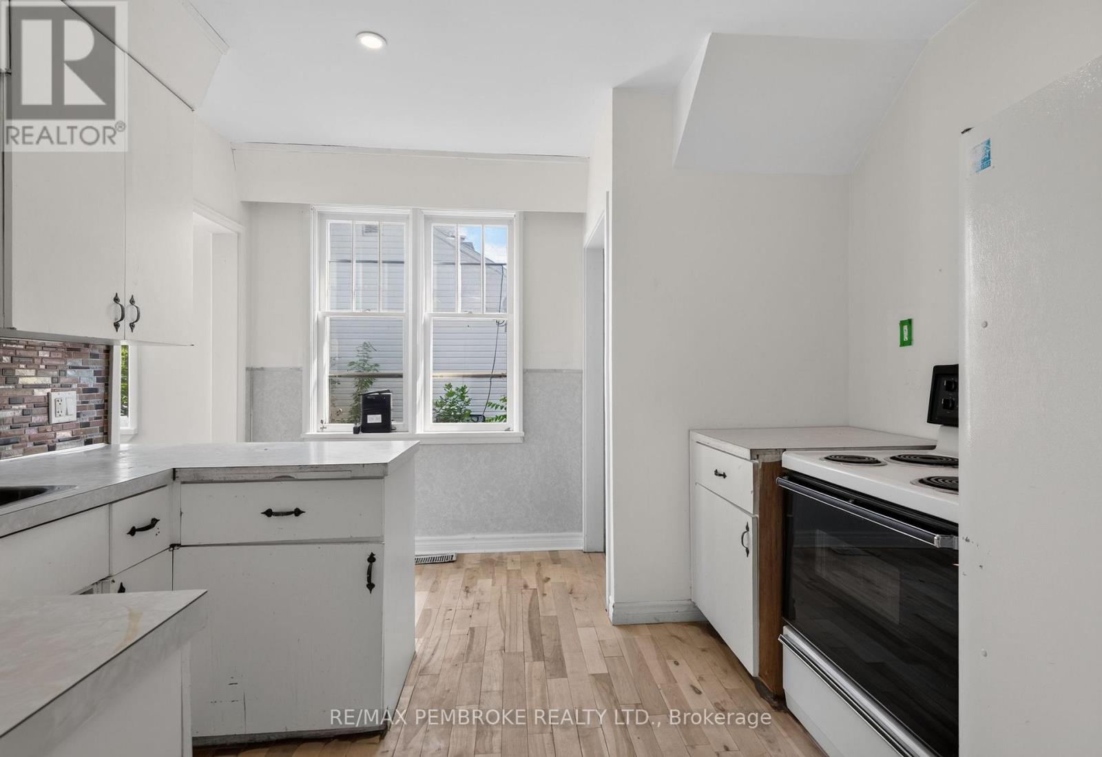 370 CARMODY STREET - 16