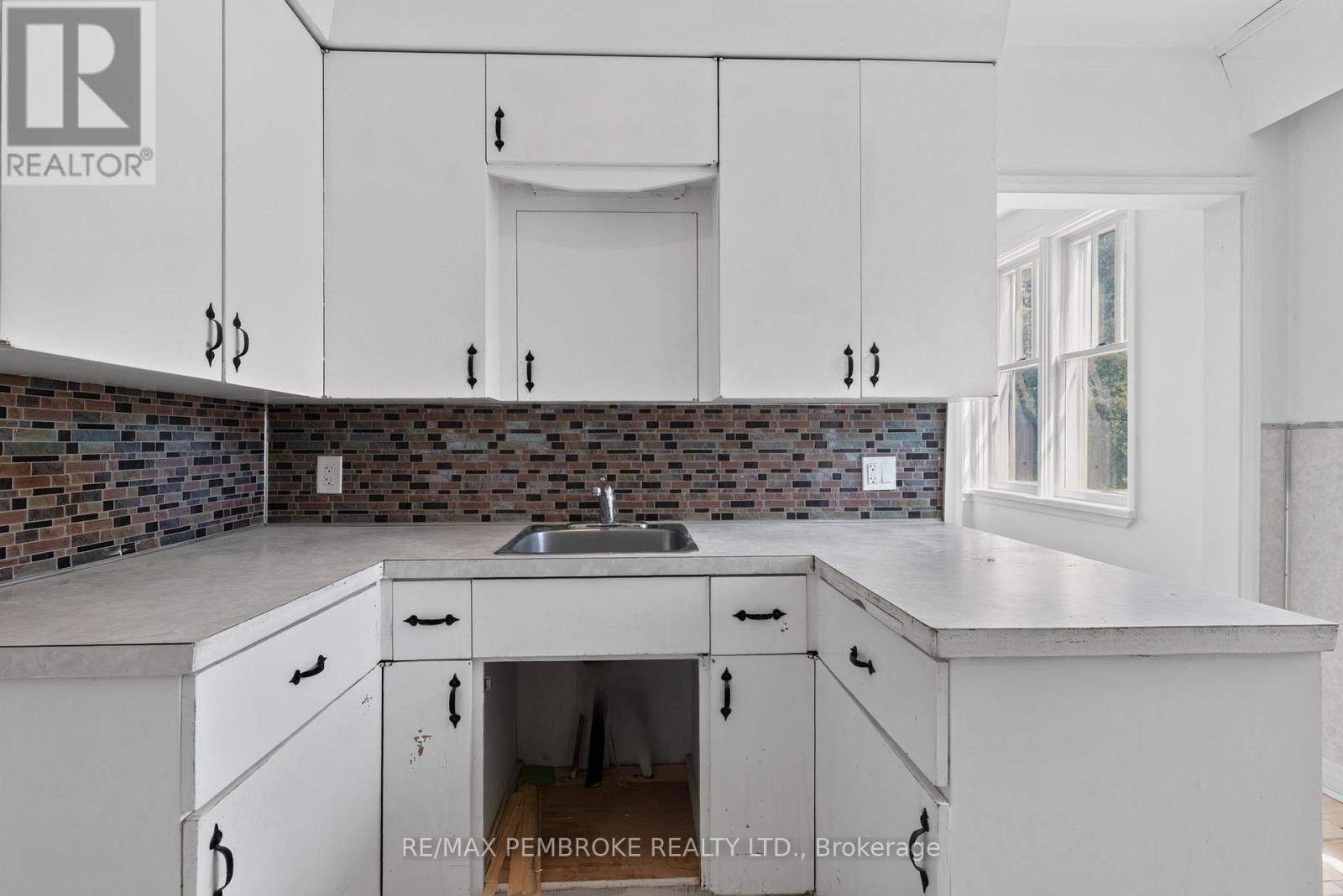 370 CARMODY STREET - 17