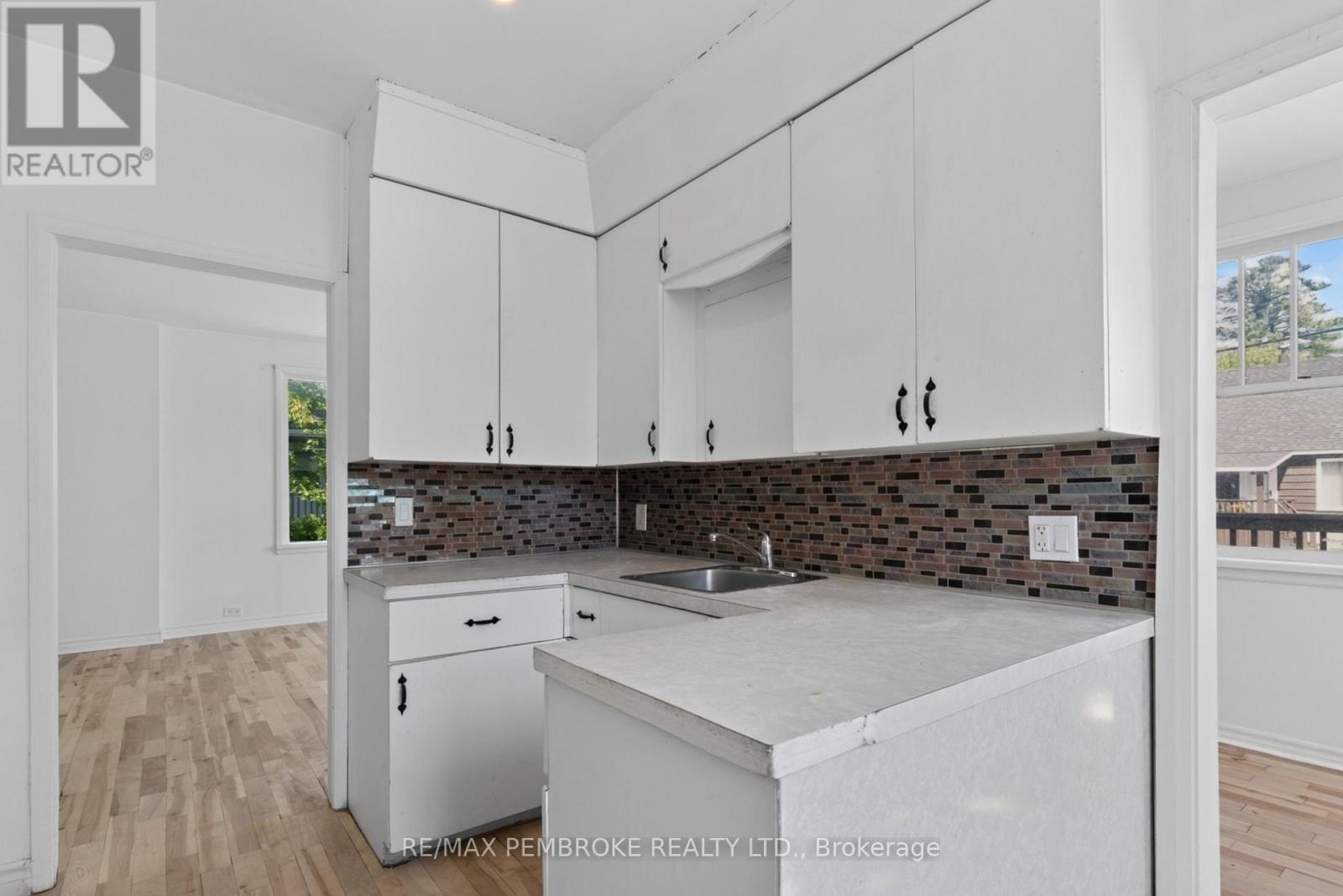 370 CARMODY STREET - 18