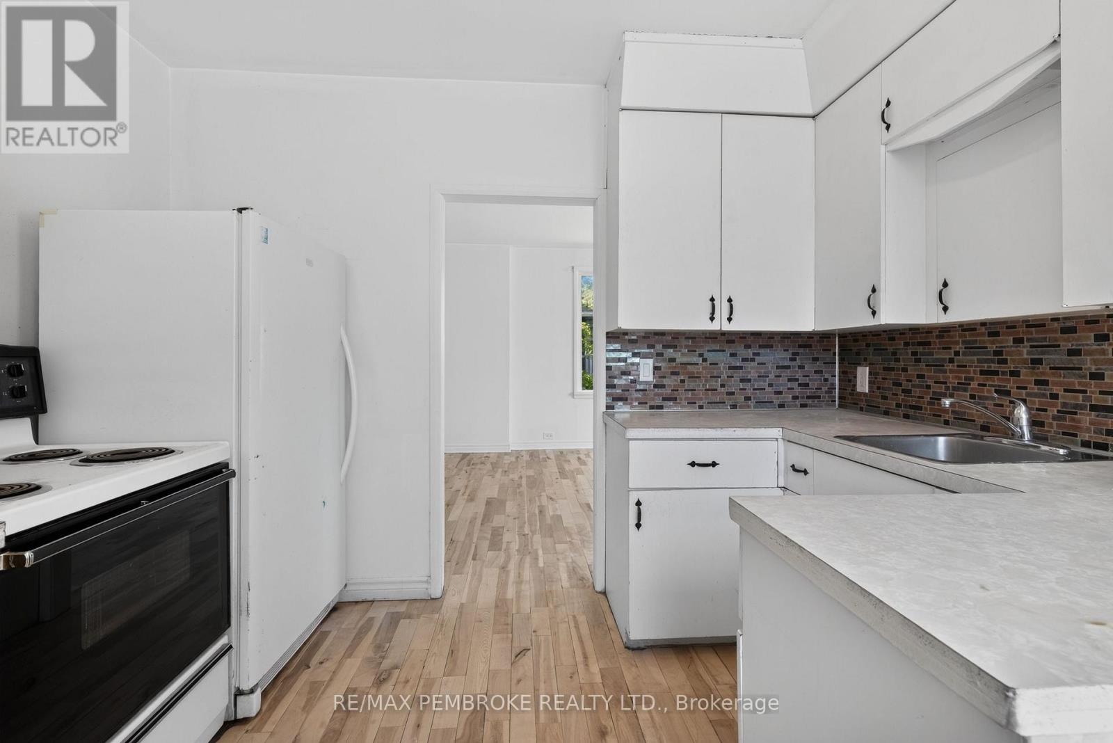 370 CARMODY STREET - 19