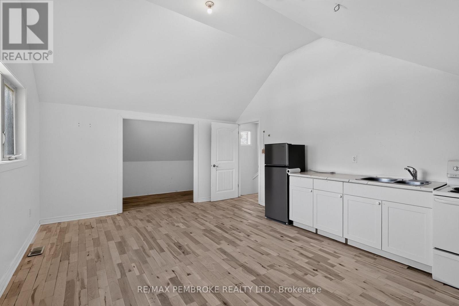 370 CARMODY STREET - 30