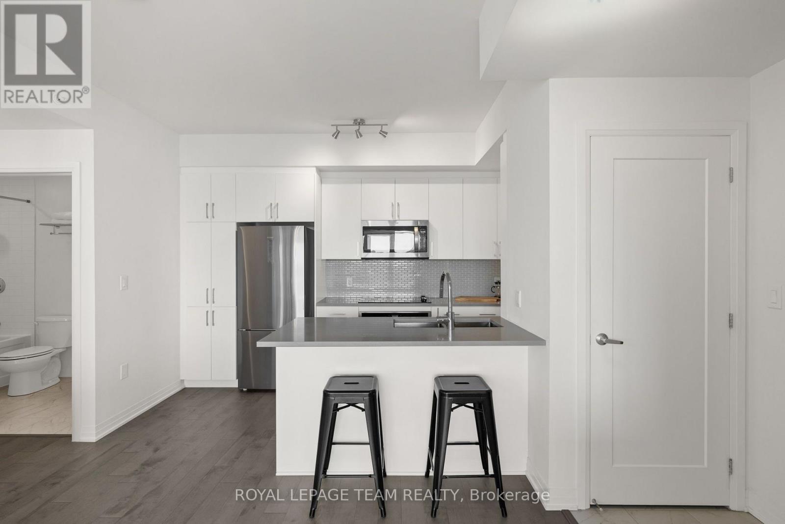 2 Bed, 2 Bath Apartment for Rent in Ottawa – 906 – 805 CARLING AVENUE, Ottawa – MLS# X13549942 - Image 12
