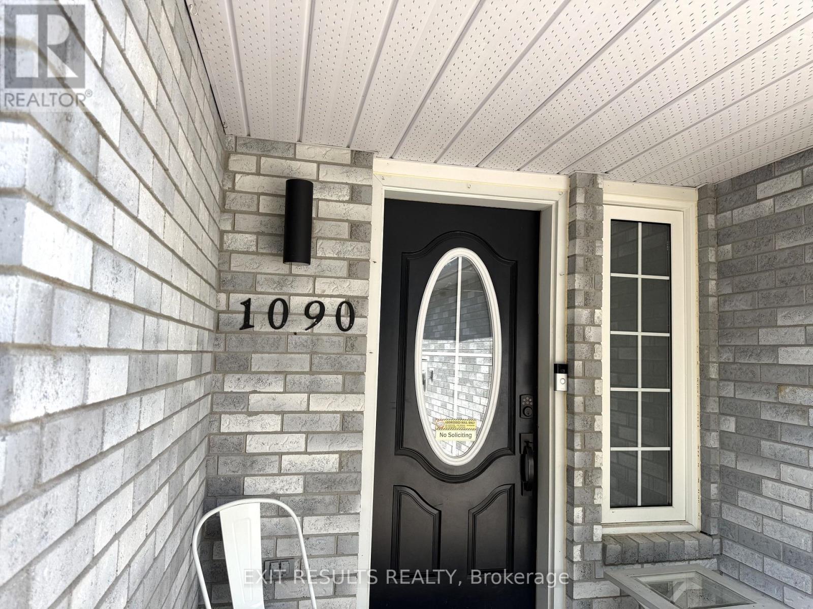 1090 DIANNE AVENUE - 3