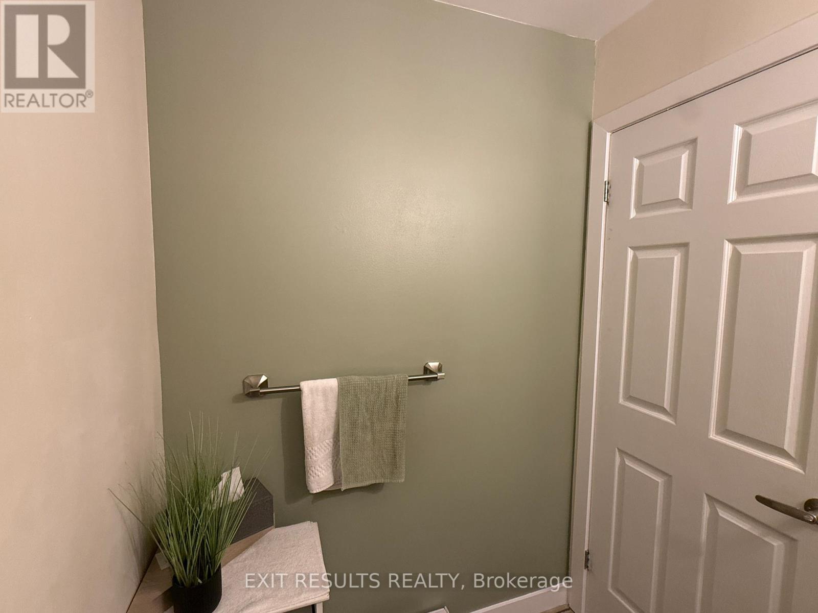 1090 DIANNE AVENUE - 7