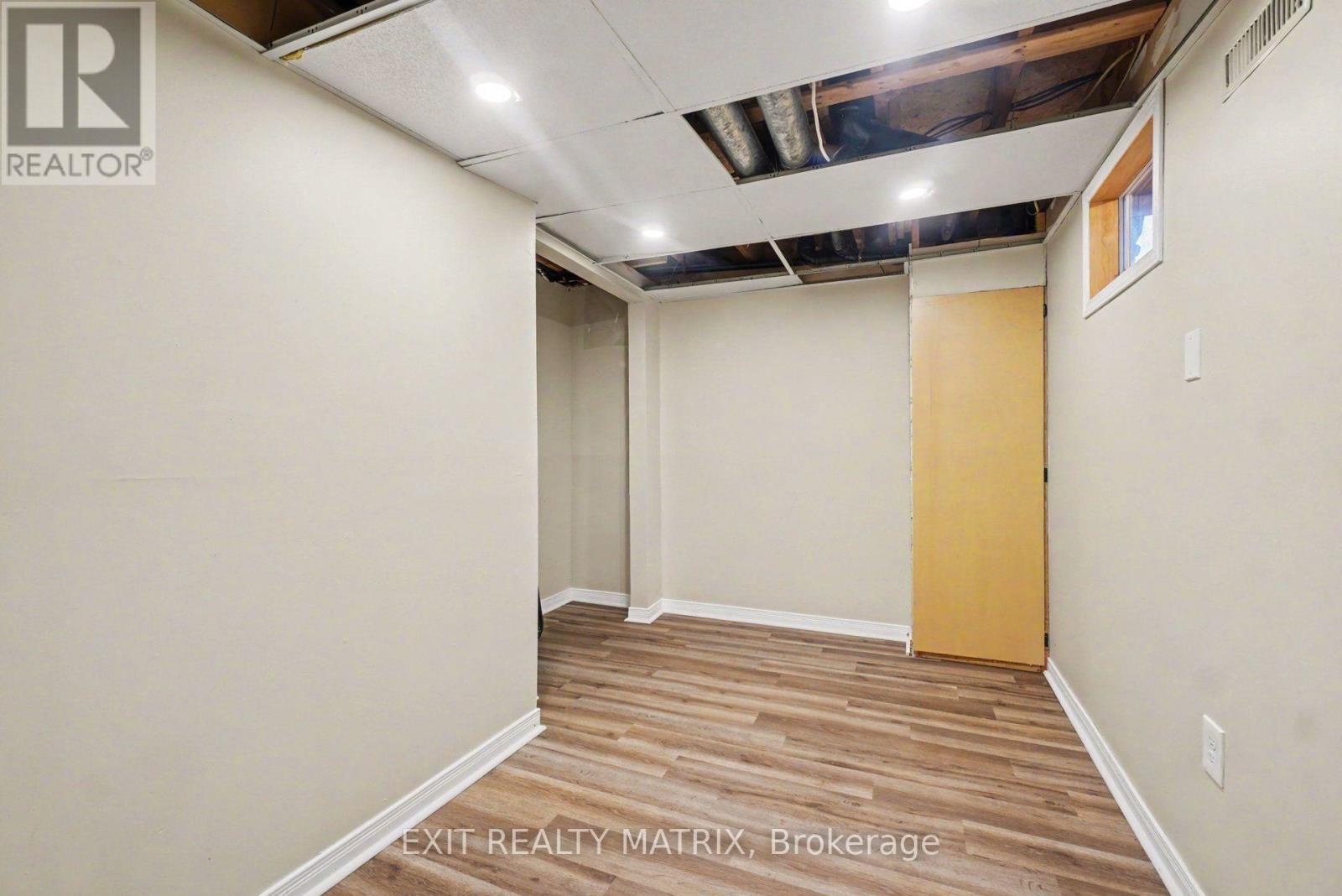 30 BARTLEY CRESCENT - 25
