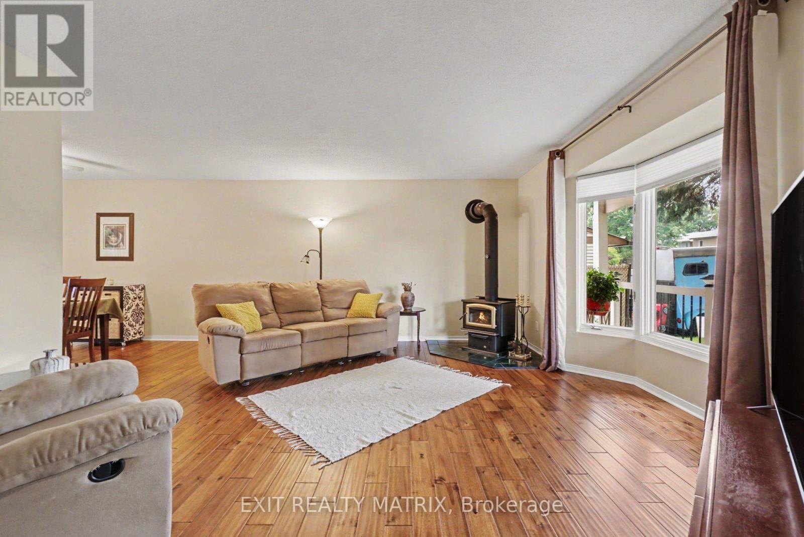 30 BARTLEY CRESCENT - 4