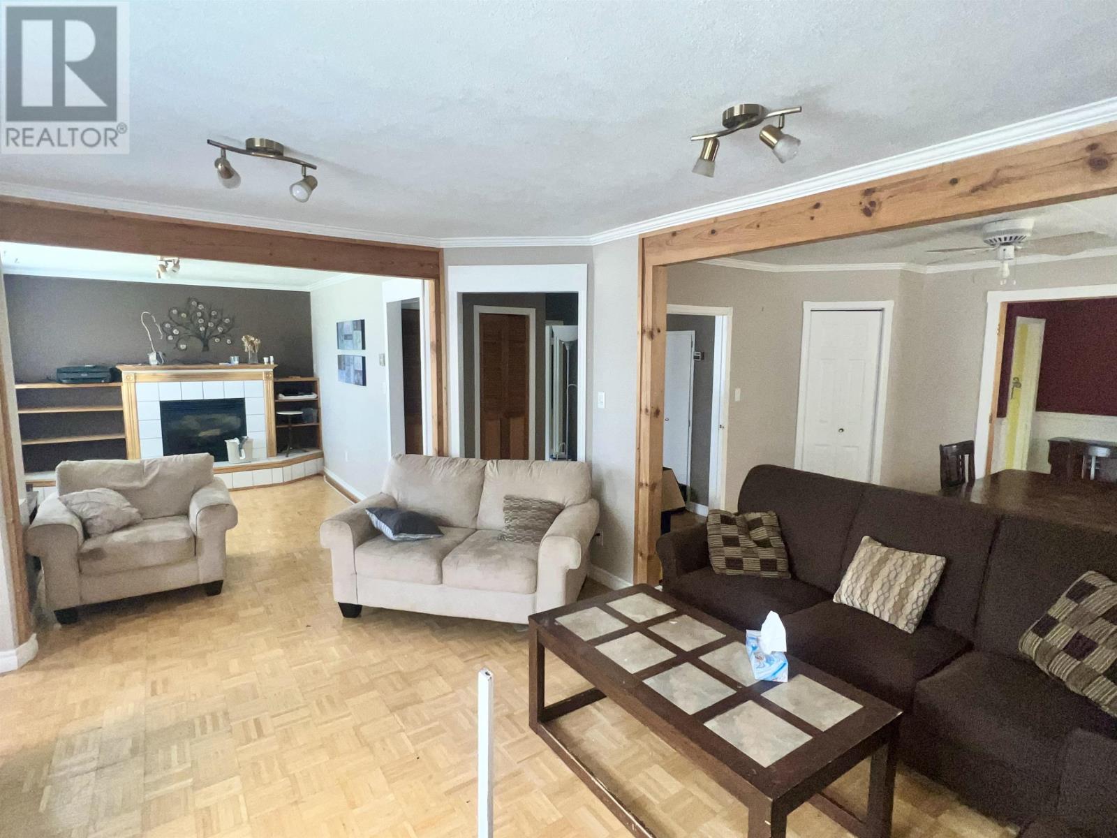 213-215 Gorrie ST - 10