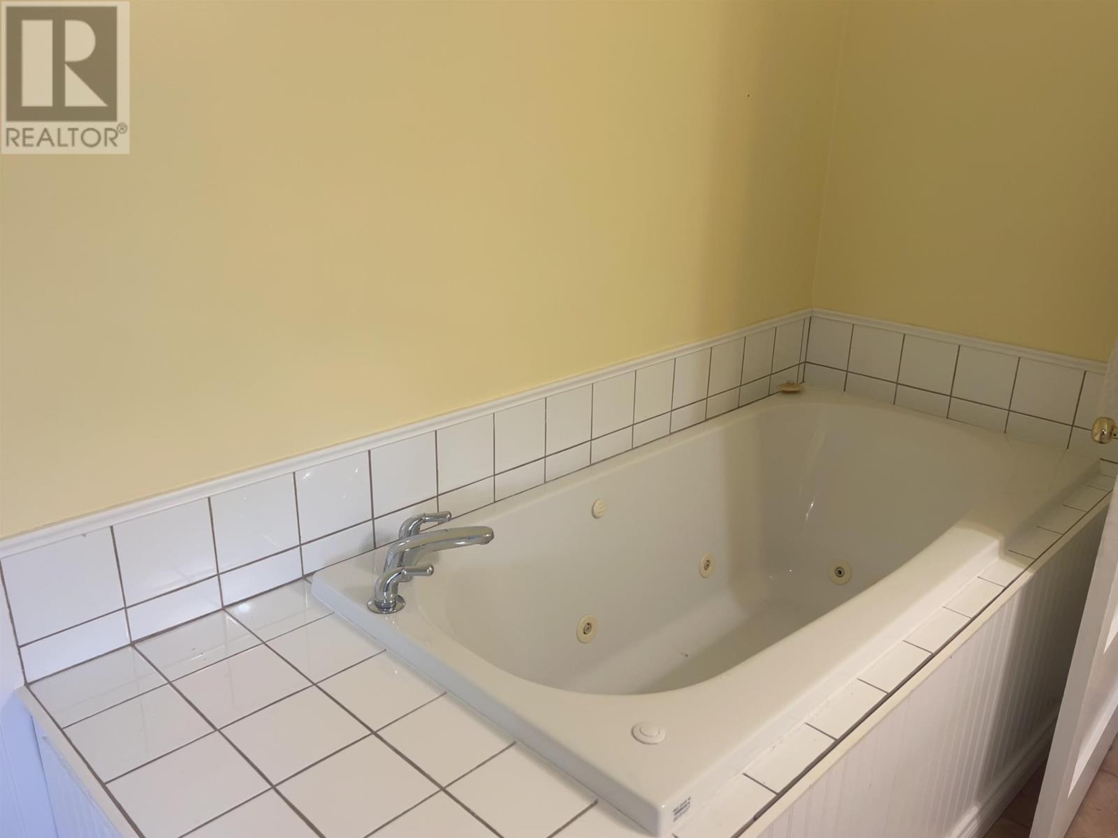 213-215 Gorrie ST - 23
