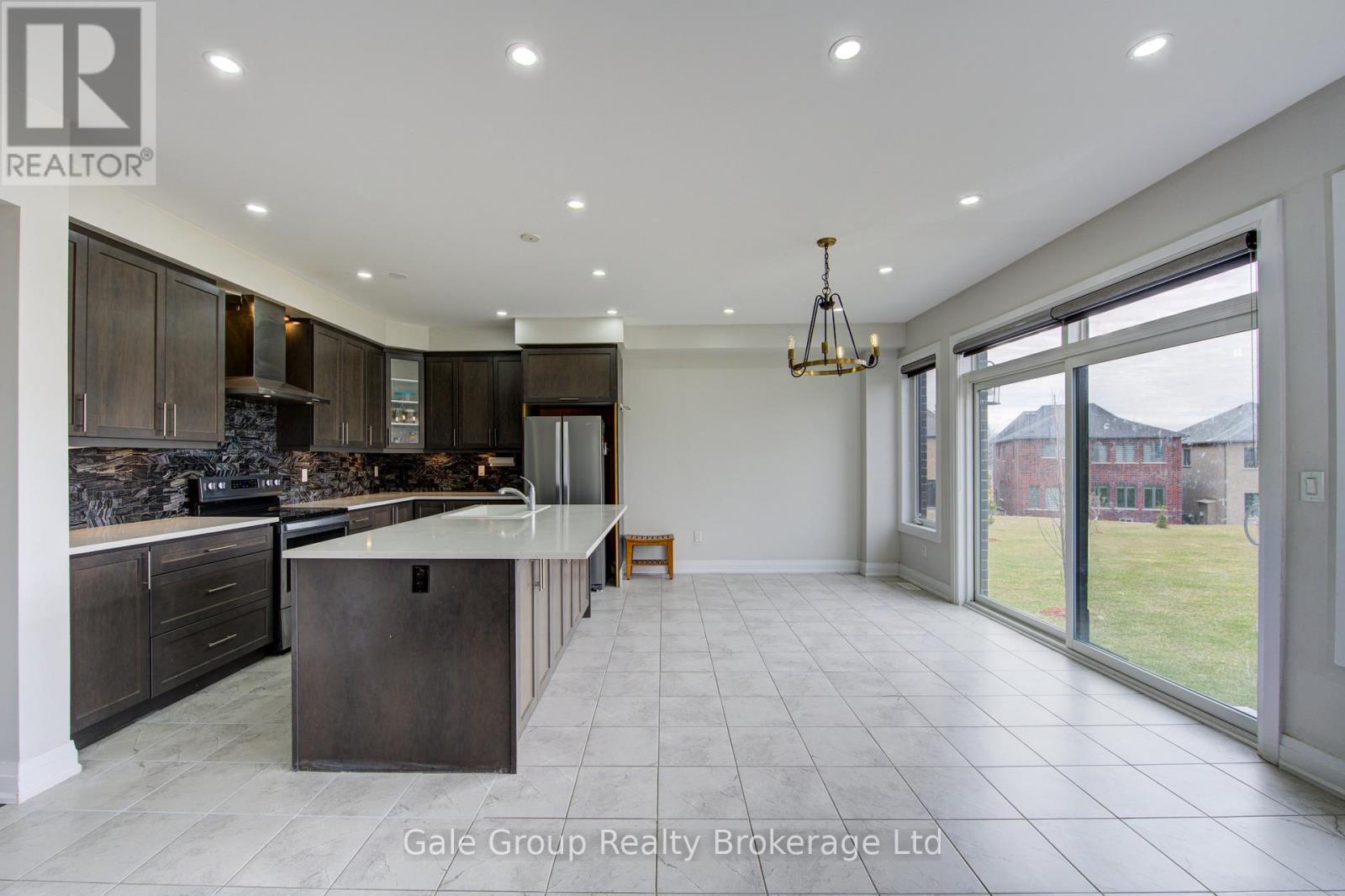 125 PRINCE CHARLES CRESCENT - 11