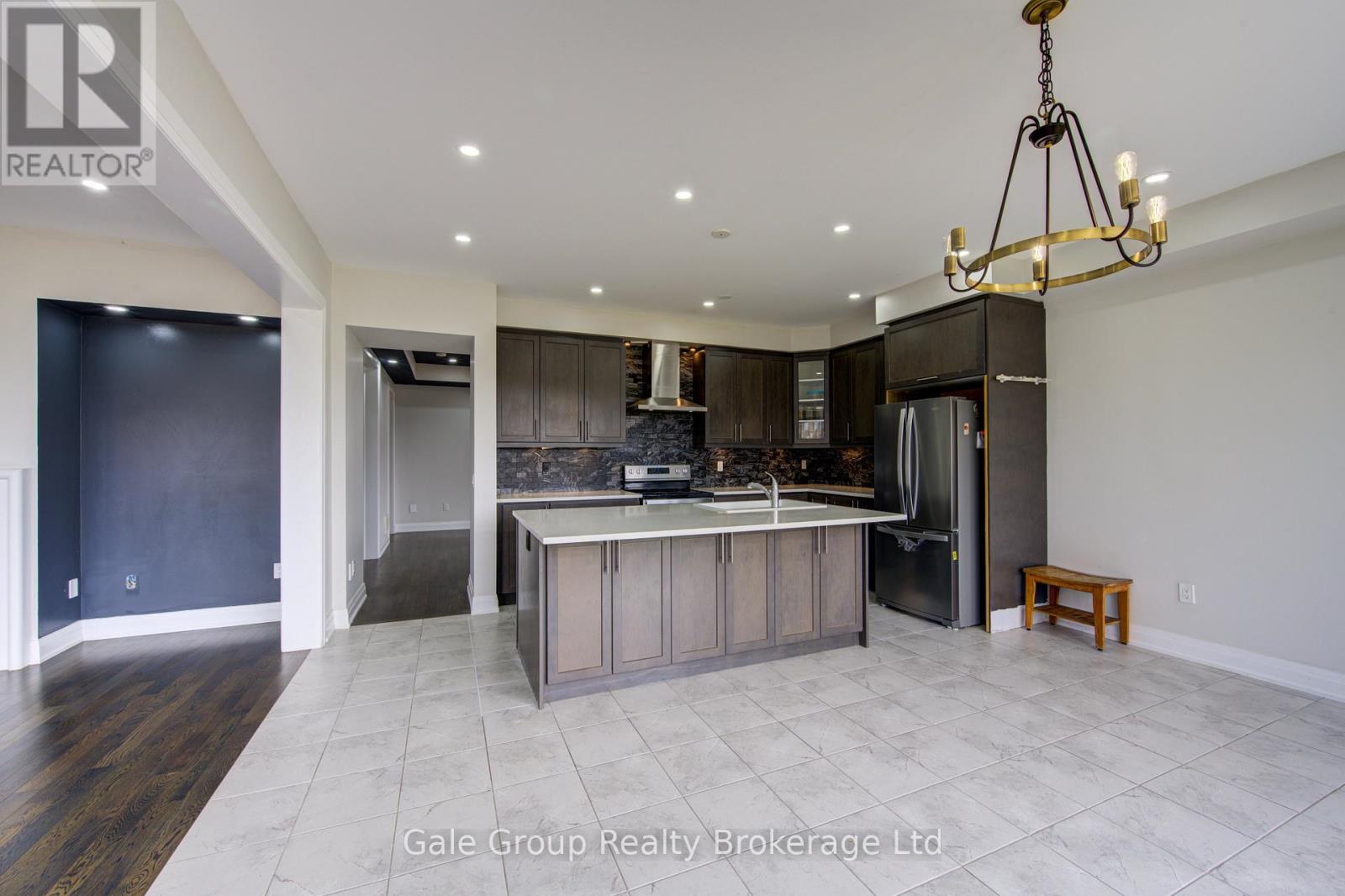 125 PRINCE CHARLES CRESCENT - 12