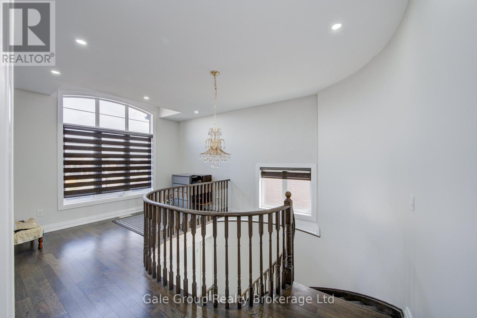 125 PRINCE CHARLES CRESCENT - 21