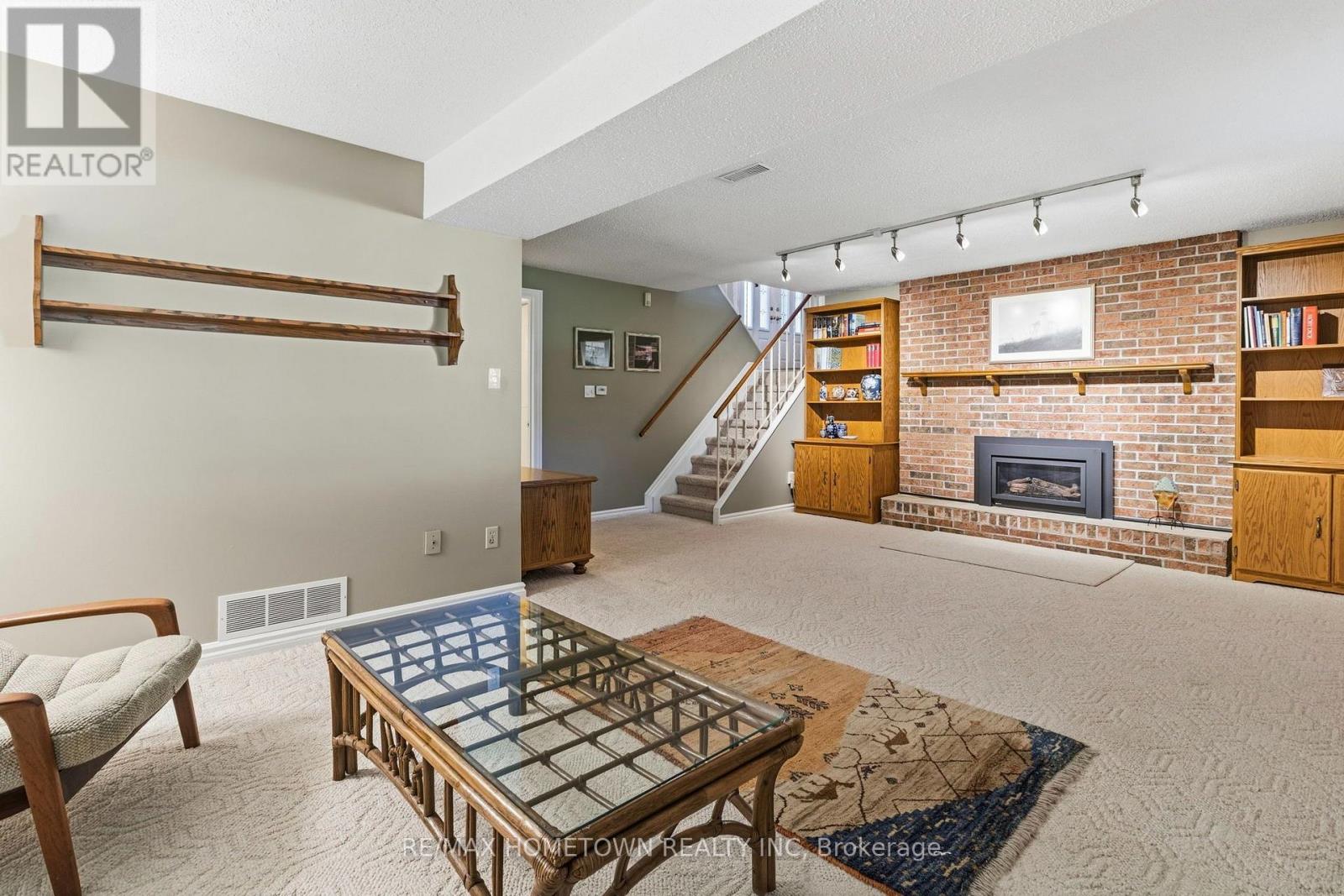 1 MEIKLE DRIVE - 23