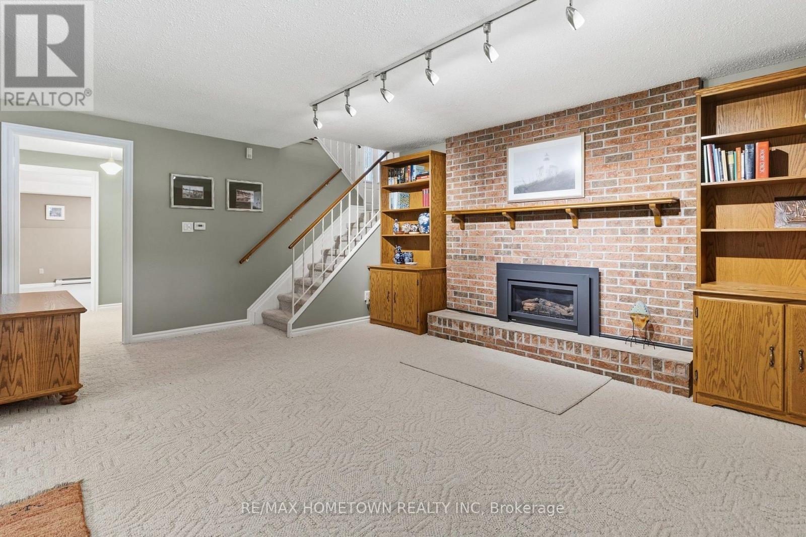 1 MEIKLE DRIVE - 25
