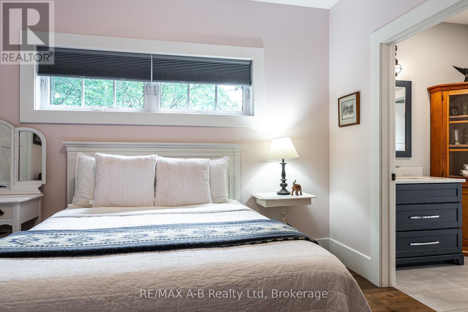281 MANK STREET - Image 26