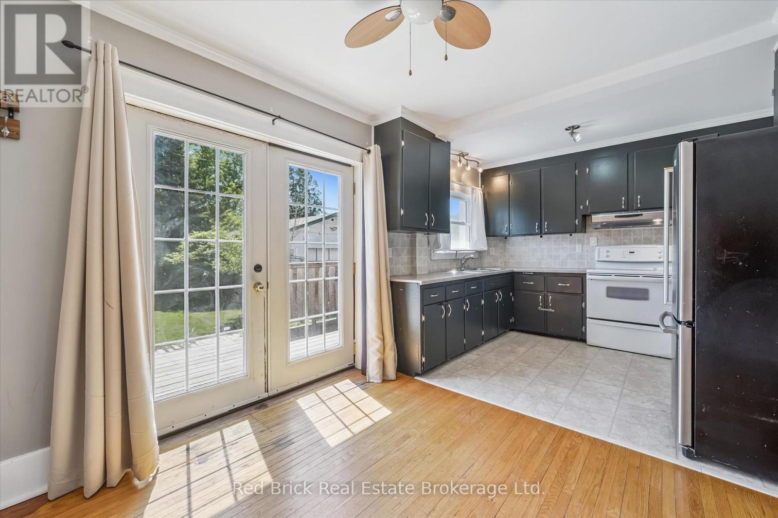 241 VICTORIA ROAD S - 10