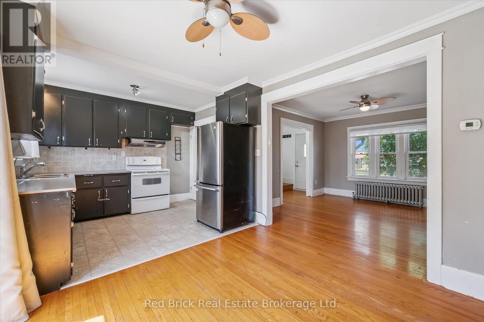 241 VICTORIA ROAD S - 11