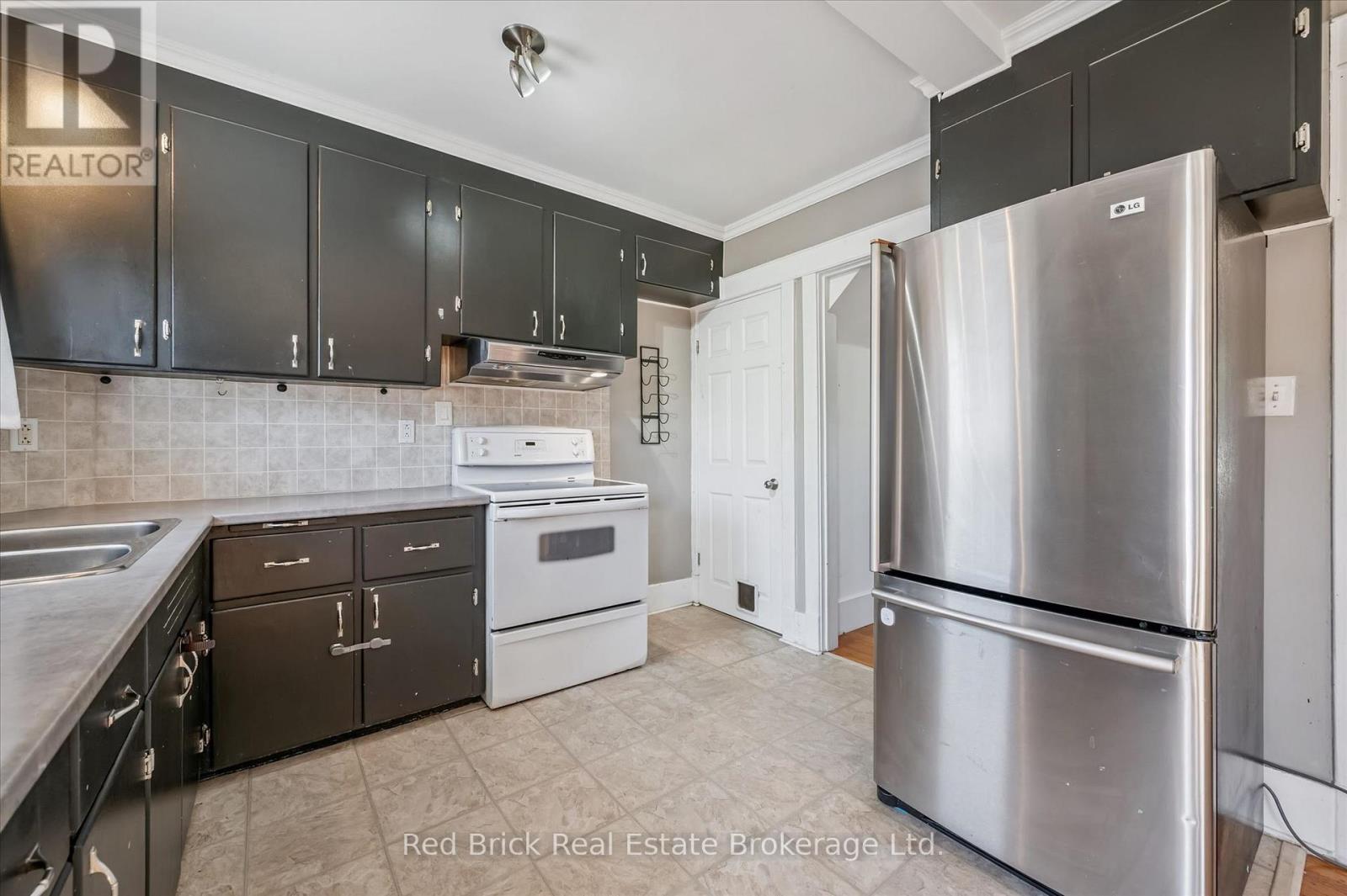 241 VICTORIA ROAD S - 15