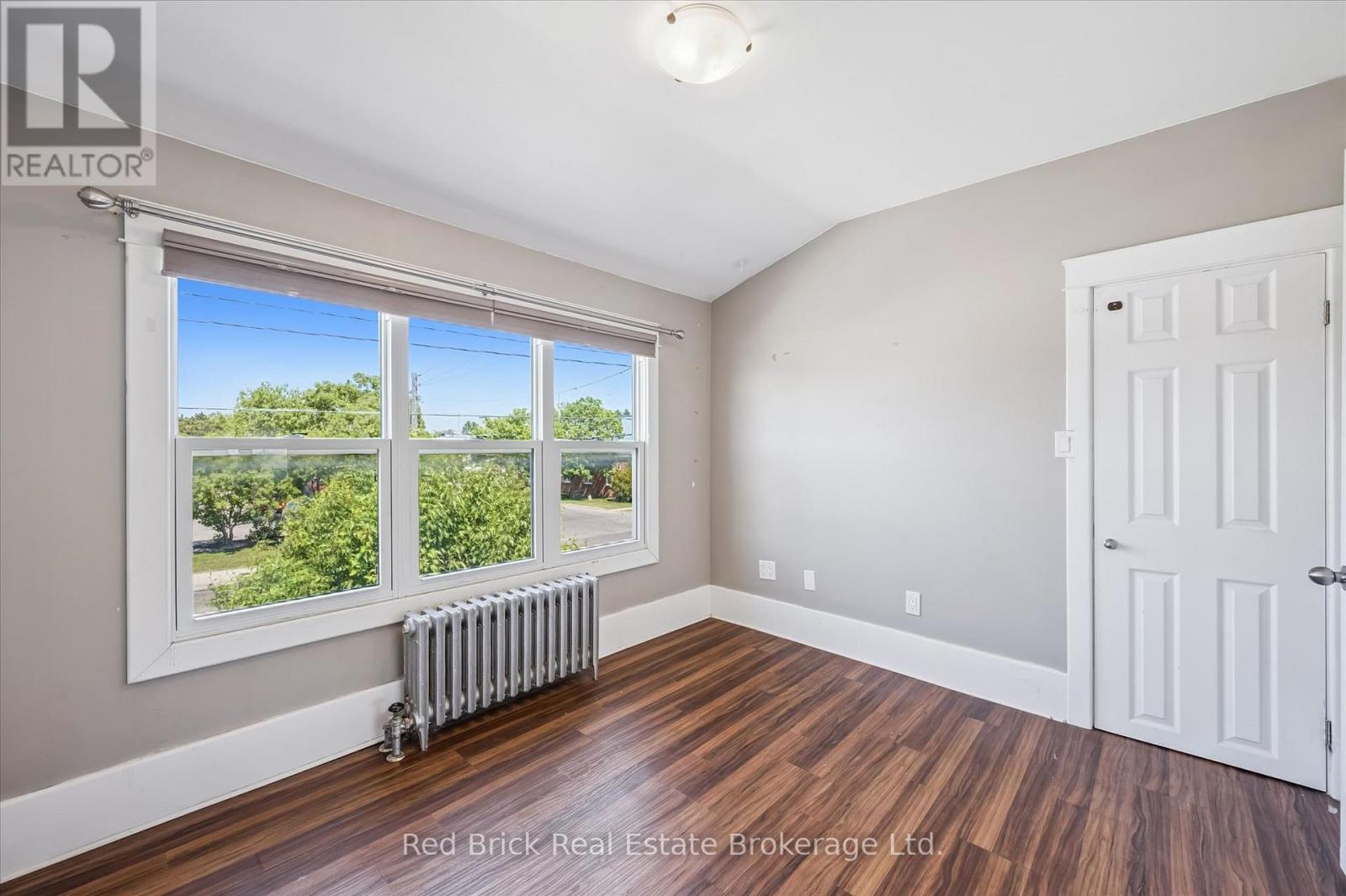 241 VICTORIA ROAD S - 16