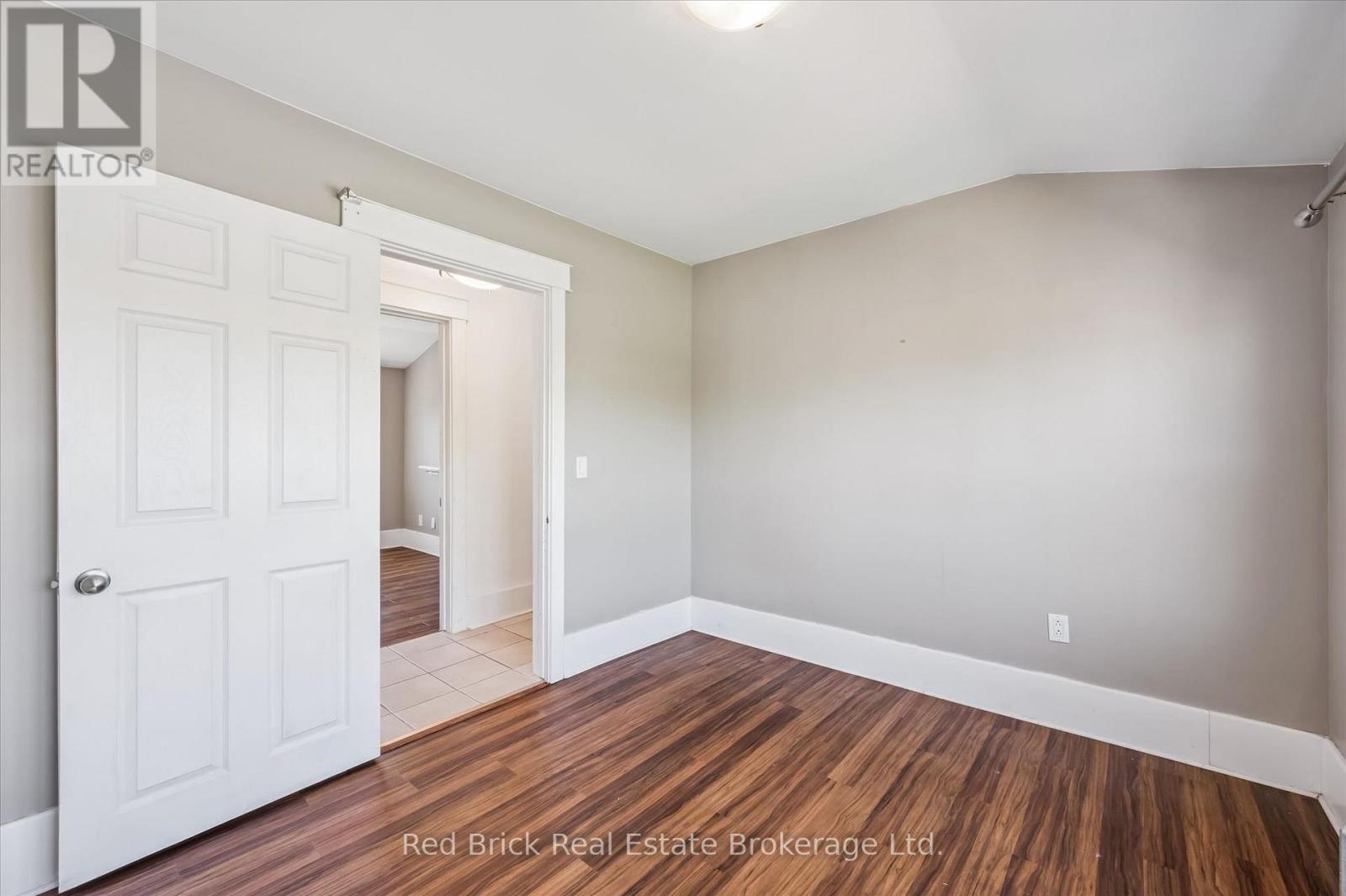 241 VICTORIA ROAD S - 17