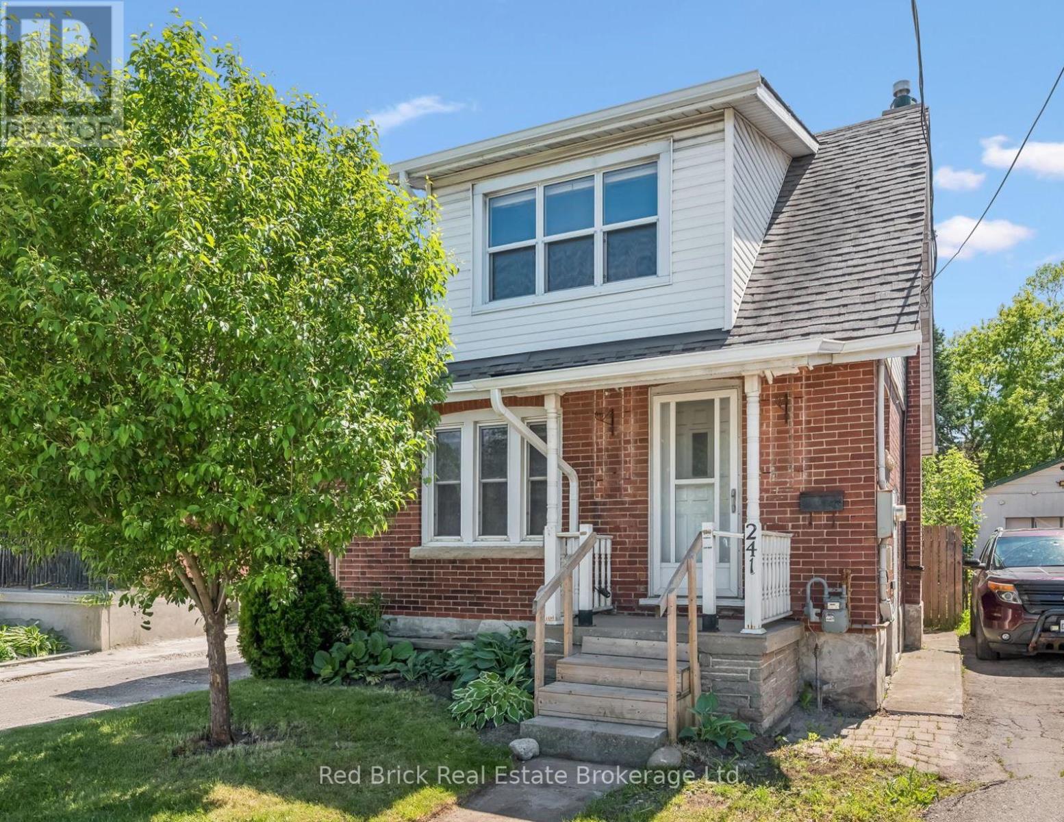 241 VICTORIA ROAD S - 2